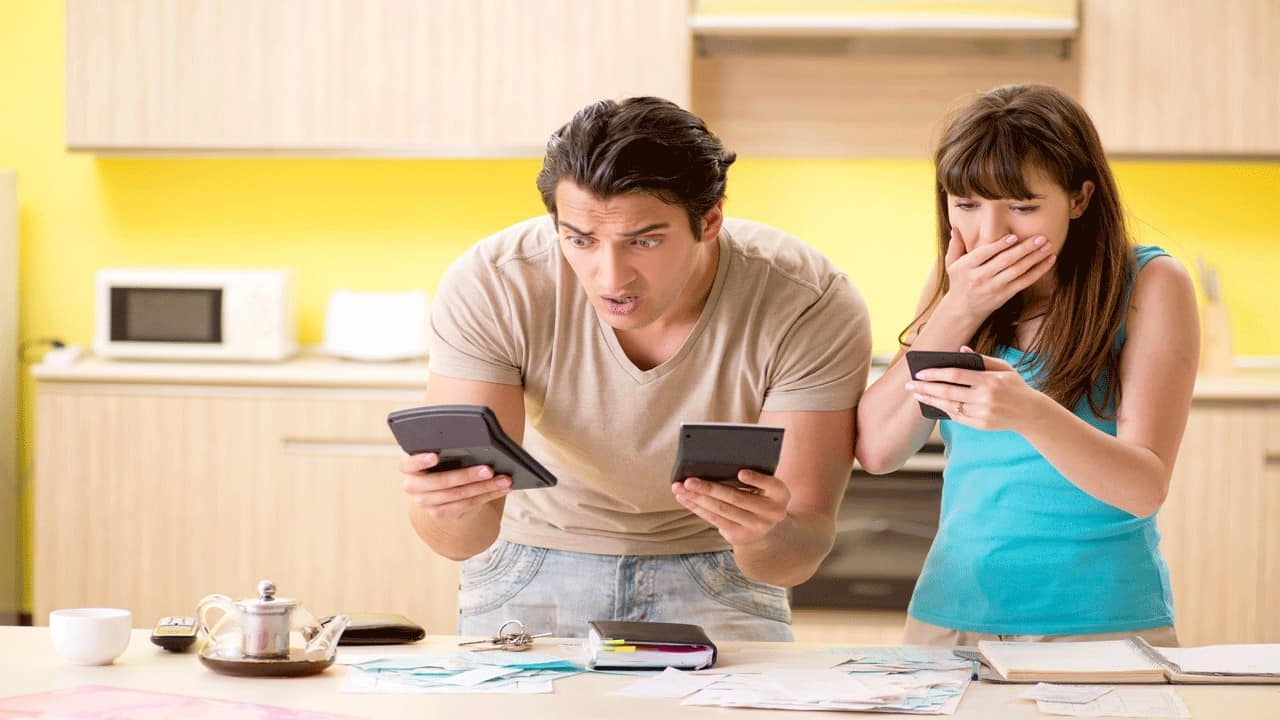 couple financial struggle